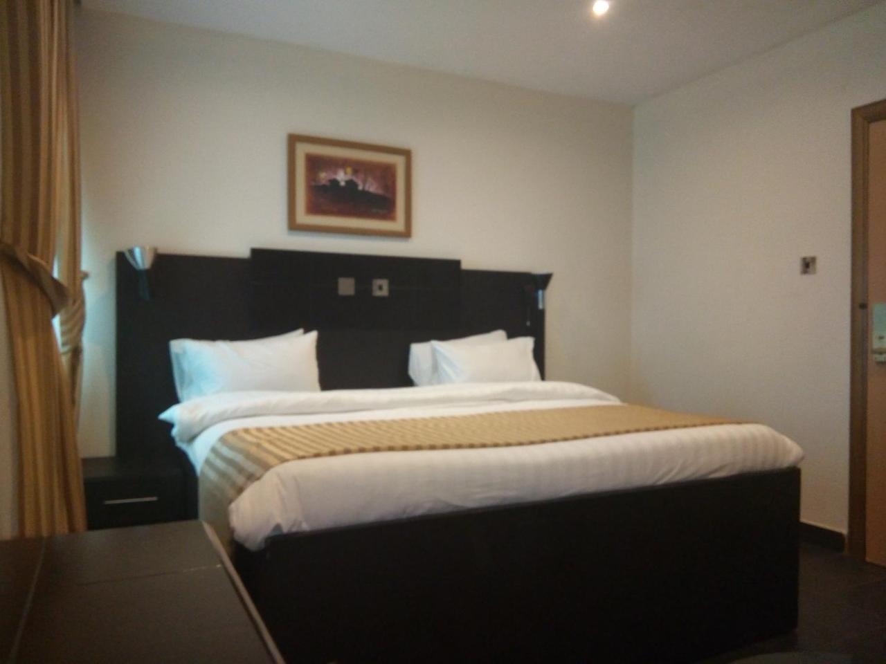 Eden Crest Hotel & Resort Енугу Екстериор снимка